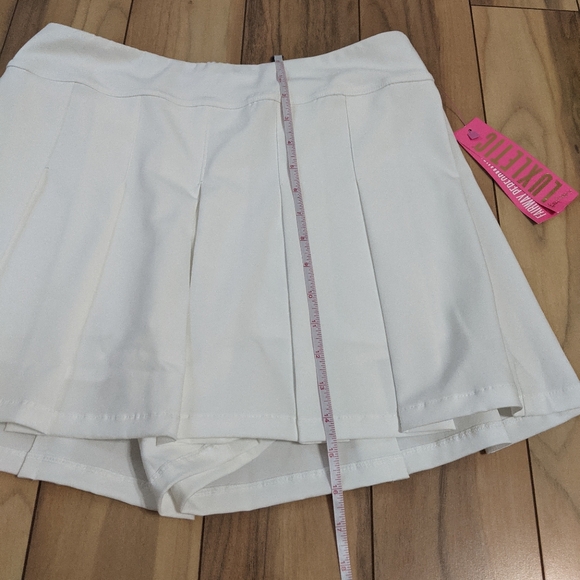 NWT! Lilly Pulitzer Luxletic Frazer Shorts Resort White UPF 50 Size 6 - Picture 6 of 14